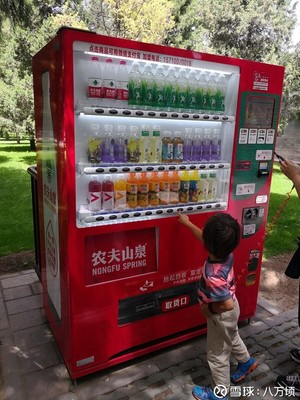 追蹤城市脈搏 自動(dòng)售貨機(jī)背后的品牌之爭(zhēng)與市場(chǎng)機(jī)遇